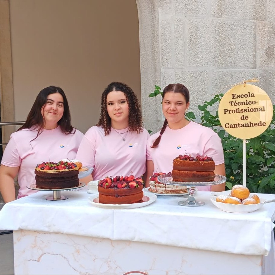 Alunas de Cozinha e Pastelaria da ETPC Brilham no Pink & White Spring Fest Cantanhede